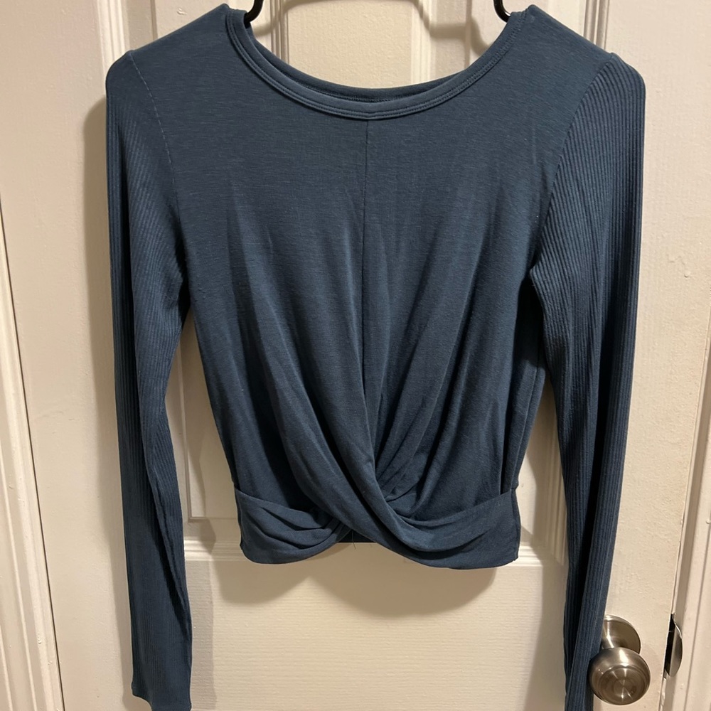 Alo Yoga Shirt